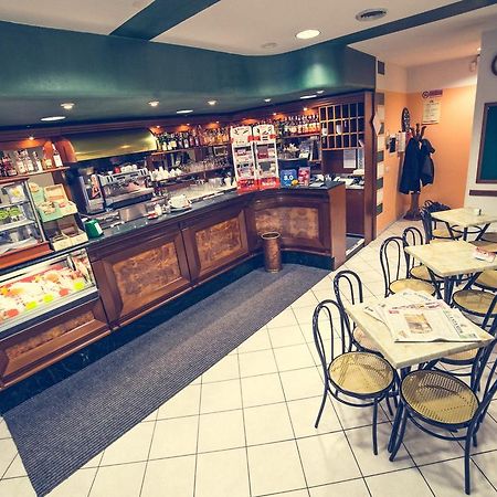 Hotel La Gaietta Millesimo Bagian luar foto