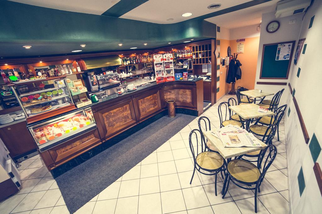 Hotel La Gaietta Millesimo Bagian luar foto