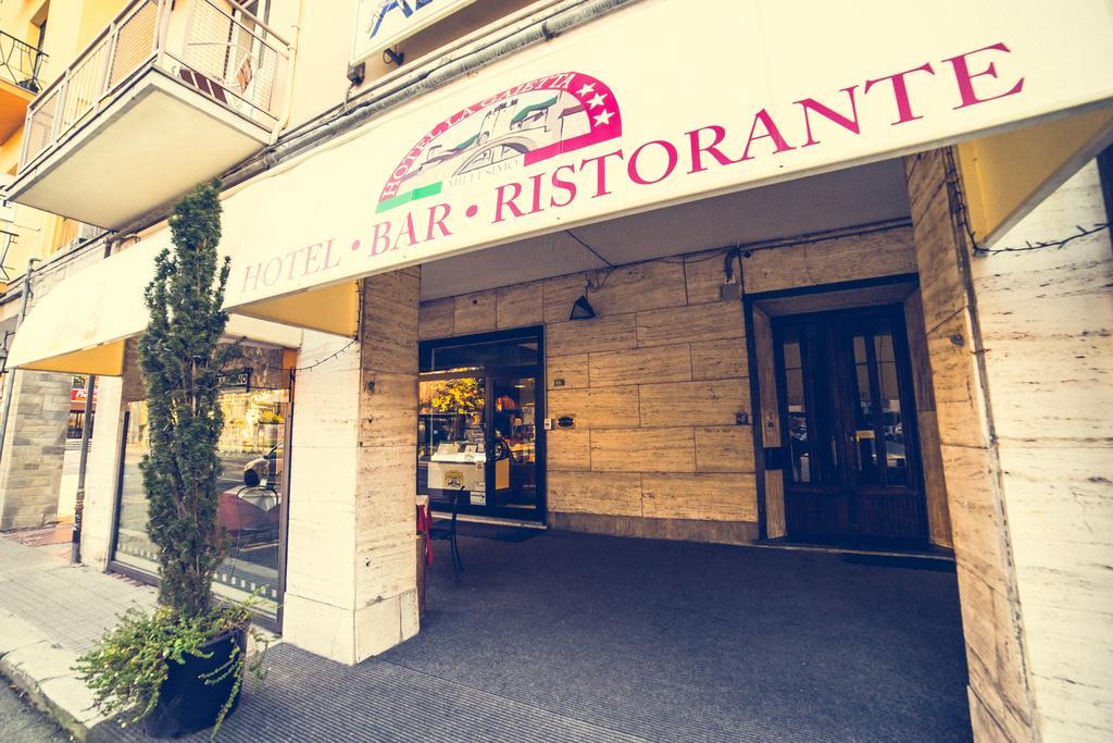 Hotel La Gaietta Millesimo Bagian luar foto