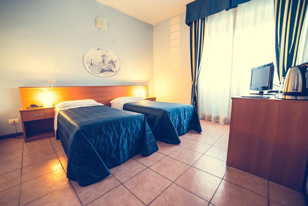 Hotel La Gaietta Millesimo Bagian luar foto