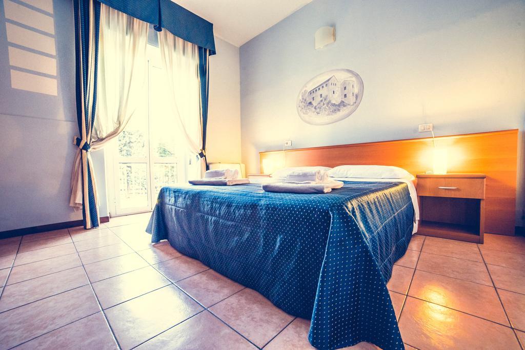 Hotel La Gaietta Millesimo Ruang foto